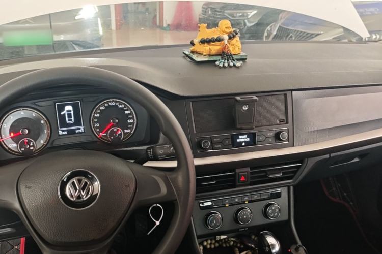 Used Volkswagen Lavida 2018 1.5L Automatic Fashion Edition China V Standard Center Console