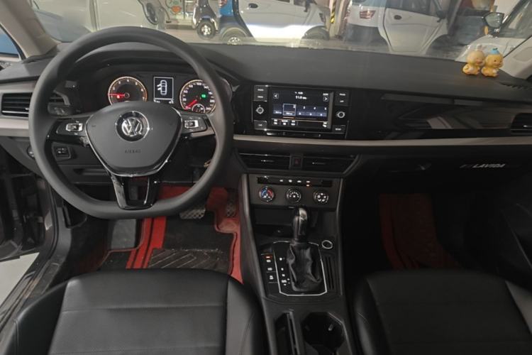 Used Volkswagen Lavida 2018 1.5L Automatic Comfort Edition China V Standard Center Console