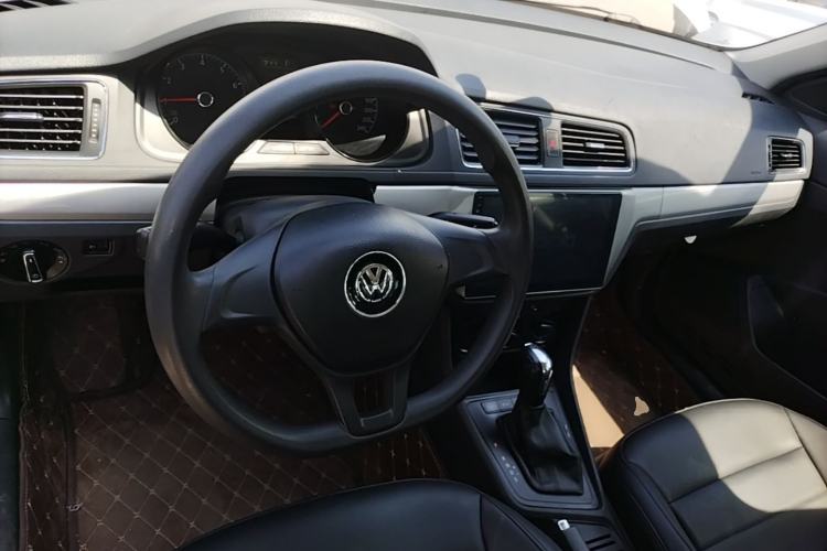 Used Volkswagen Lavida 2018 Classic 1.5L Automatic Fashion Edition China VI Standard Center Console