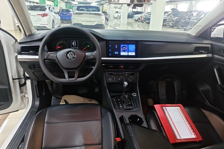 Used Volkswagen Lavida 2018 1.5L Automatic Fashion Edition China V Standard Center Console
