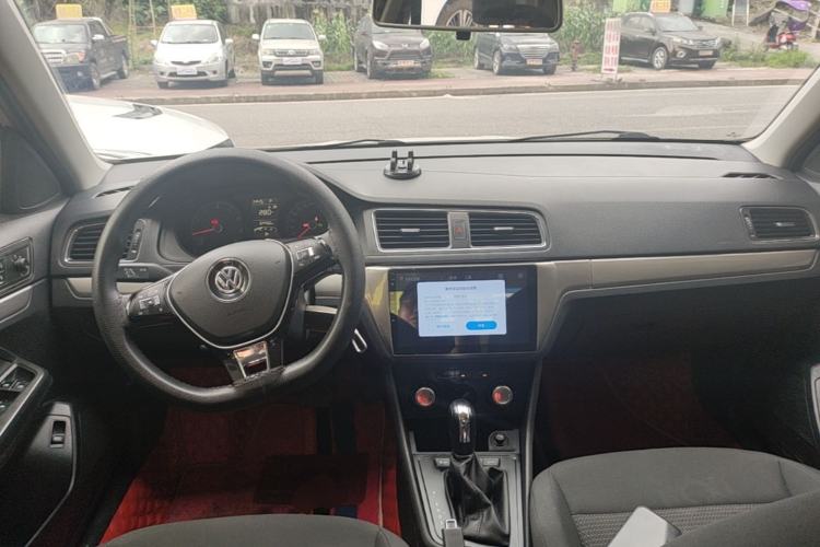 Used Volkswagen Lavida 2018 Classic 1.5L Automatic Fashion Edition China VI Standard Center Console