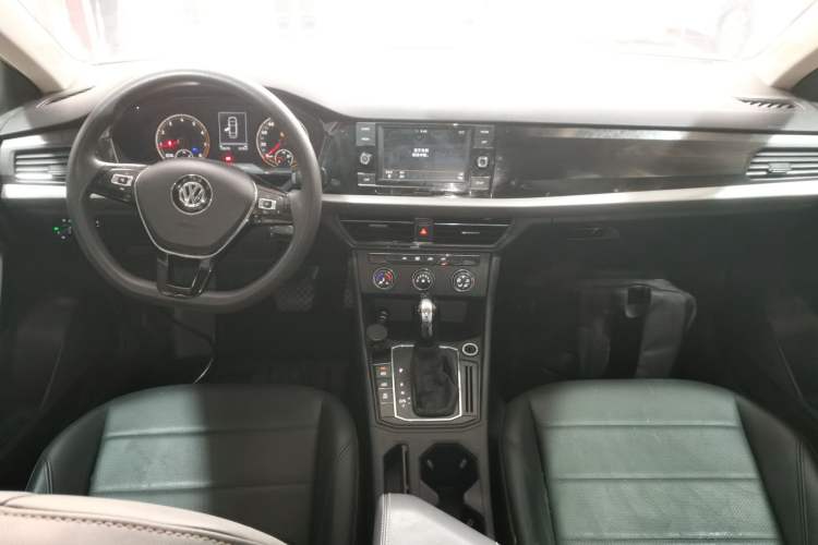 Used Volkswagen Lavida 2018 1.5L Automatic Comfort Edition China V Standard Center Console