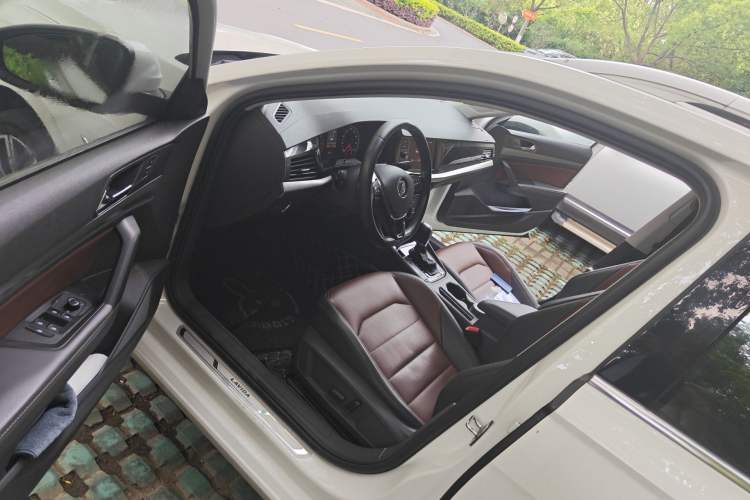 Used Volkswagen Lavida 2018 Hatchback 280TSI DSG Luxury Edition China V Standard Driver Seat