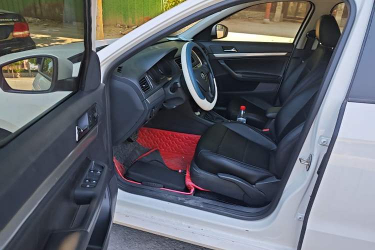 Used Volkswagen Lavida 2018 Classic 1.5L Automatic Fashion Edition China VI Standard Driver Seat