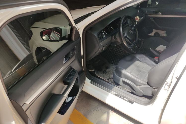Used Volkswagen Lavida 2018 Classic 1.5L Manual Comfort Edition China VI Standard Driver Seat