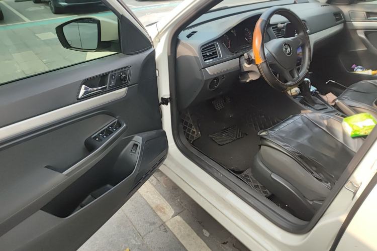 Used Volkswagen Lavida 2018 Classic 1.5L Automatic Fashion Edition China VI Standard Driver Seat