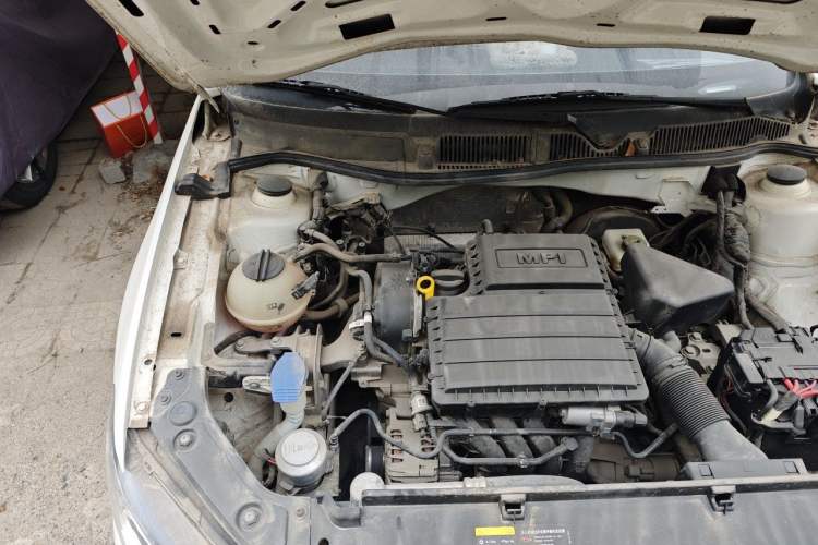Used Volkswagen Lavida 2018 Classic 1.5L Manual Comfort Edition China VI Standard Engine Bay Right