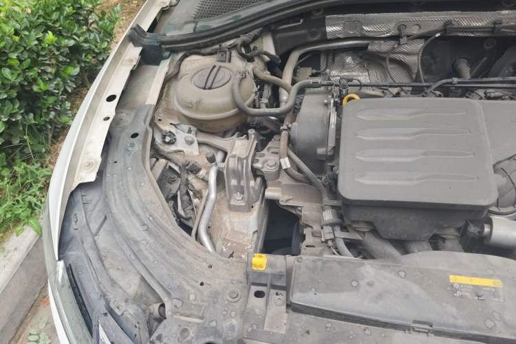 Used Volkswagen Lavida 2018 1.5L Automatic Comfort Edition China V Standard Engine Bay Right