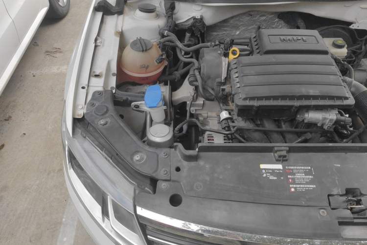 Used Volkswagen Lavida 2018 Classic 1.5L Manual Fashion Edition China VI Standard Engine Bay Right