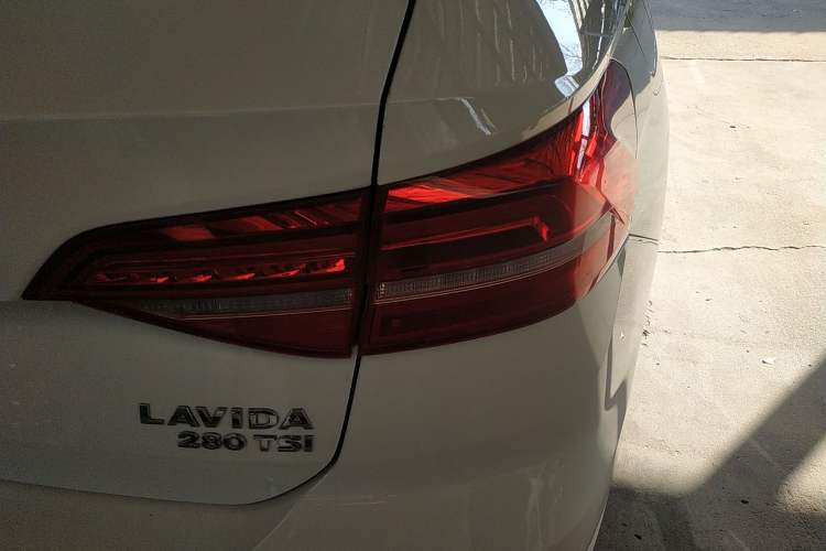 Used Volkswagen Lavida 2018 Hatchback 280TSI DSG Comfort Edition China V Standard Exterior 2
