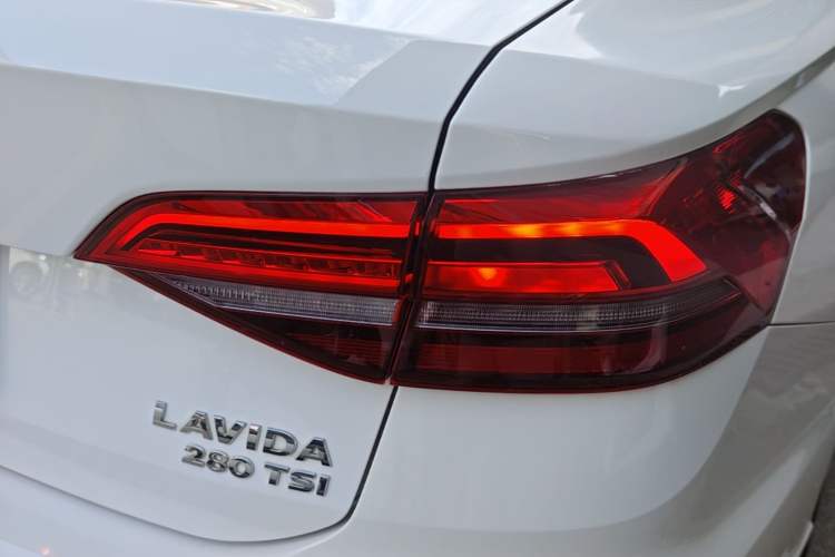 Used Volkswagen Lavida 2018 280TSI DSG Luxury Edition China V Standard Exterior 3