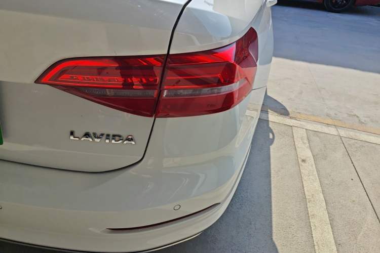 Used Volkswagen Lavida 2018 1.5L Automatic Comfort Edition China V Standard Exterior 3