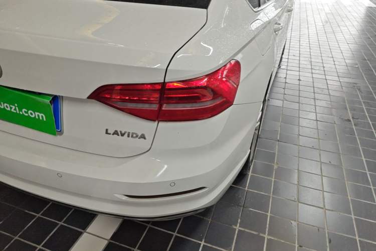 Used Volkswagen Lavida 2018 1.5L Automatic Comfort Edition China V Standard Exterior 3