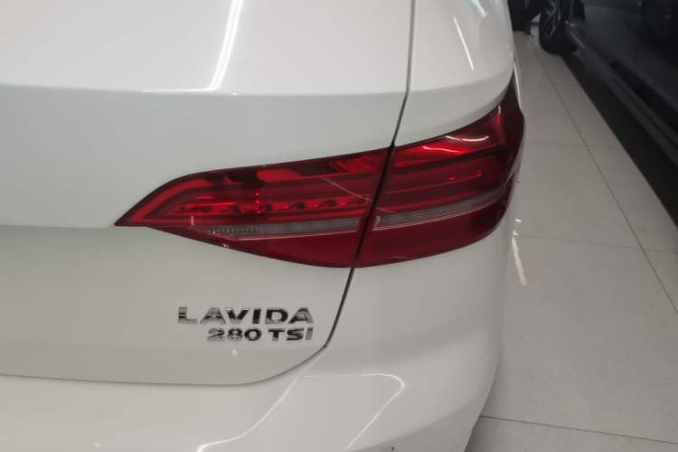 Used Volkswagen Lavida 2018 Hatchback 280TSI DSG Comfort Edition China V Standard Exterior 3
