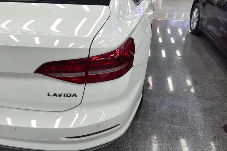 Used Volkswagen Lavida 2018 1.5L Automatic Comfort Edition China V Standard Exterior 3
