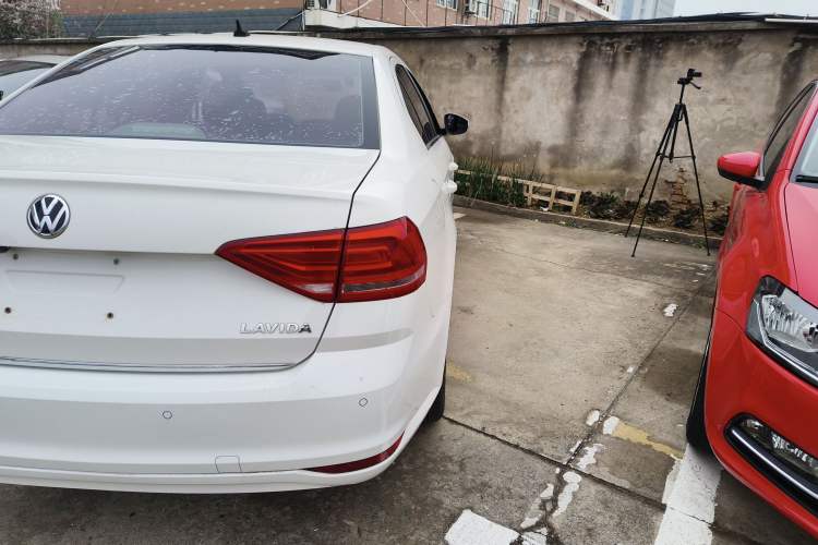 Used Volkswagen Lavida 2018 Classic 1.5L Automatic Comfort Edition China VI Standard Exterior 3