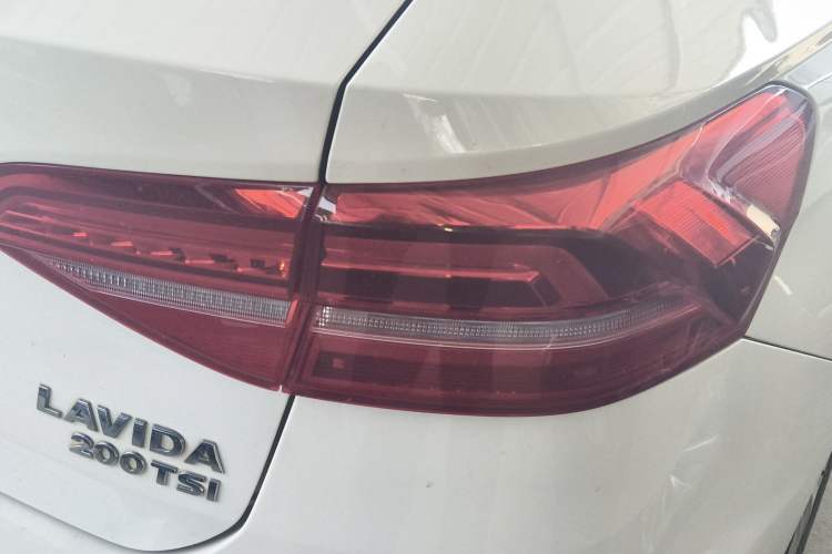 Used Volkswagen Lavida 2018 Hatchback 200TSI DSG Comfort Edition China V Standard Exterior 3