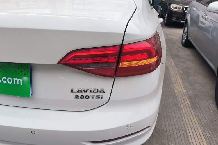 Used Volkswagen Lavida 2018 1.5L Automatic Comfort Edition China V Standard Exterior 3
