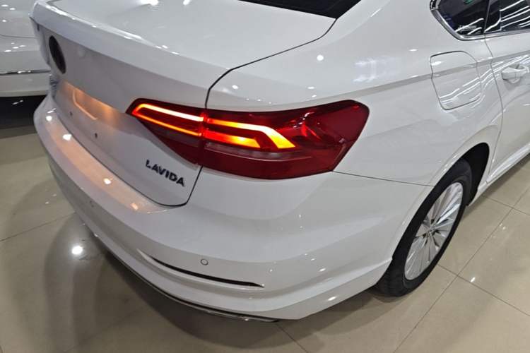 Used Volkswagen Lavida 2018 1.5L Automatic Comfort Edition China V Standard Exterior 3