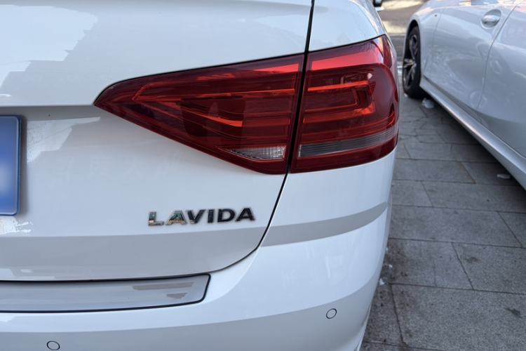 Used Volkswagen Lavida 2018 Classic 1.5L Manual Fashion Edition China VI Standard Exterior 4