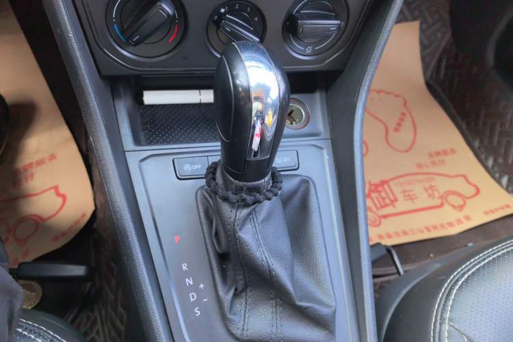Used Volkswagen Lavida 2018 Classic 1.5L Automatic Fashion Edition China VI Standard Gear Lever