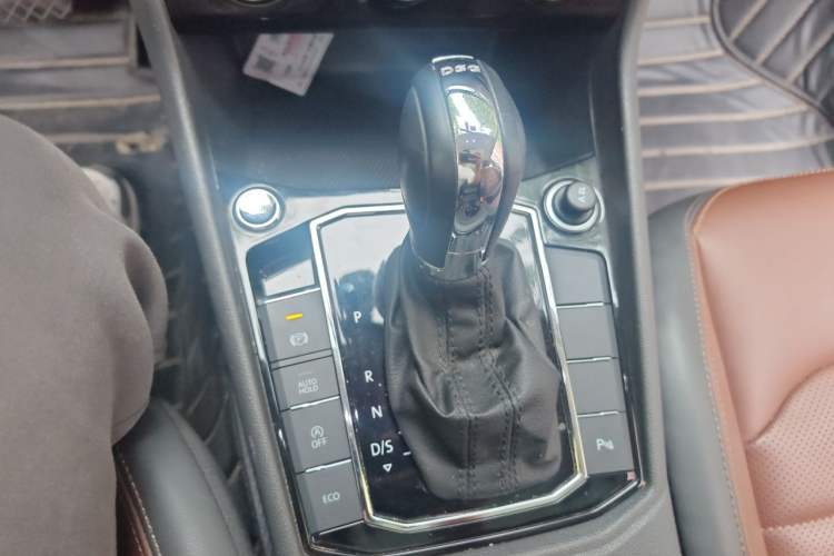 Used Volkswagen Lavida 2018 Hatchback 280TSI DSG Luxury Edition China V Standard Gear Lever