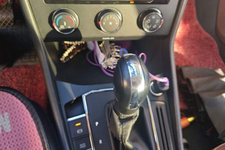 Used Volkswagen Lavida 2018 1.5L Automatic Comfort Edition China V Standard Gear Lever