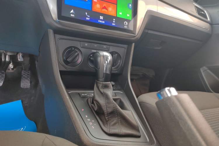 Used Volkswagen Lavida 2018 Classic 1.5L Automatic Fashion Edition China VI Standard Gear Lever