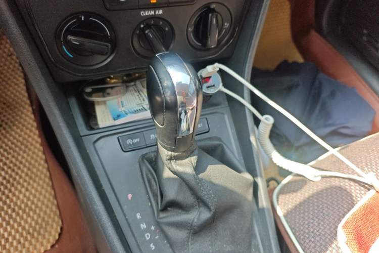Used Volkswagen Lavida 2018 Classic 1.5L Automatic Fashion Edition China VI Standard Gear Lever