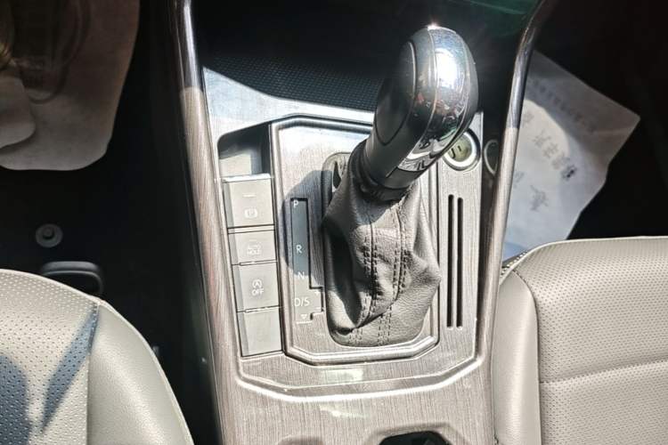 Used Volkswagen Lavida 2018 1.5L Automatic Comfort Edition China V Standard Gear Lever