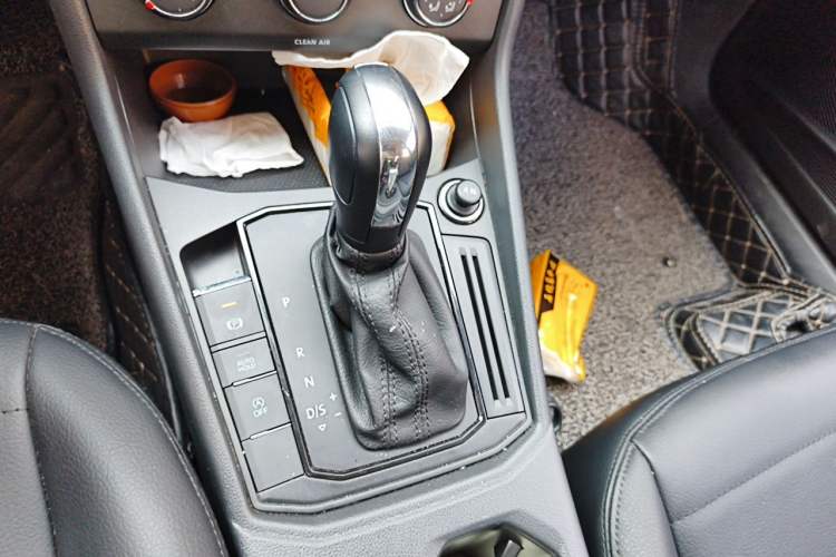 Used Volkswagen Lavida 2018 1.5L Automatic Fashion Edition China V Standard Gear Lever