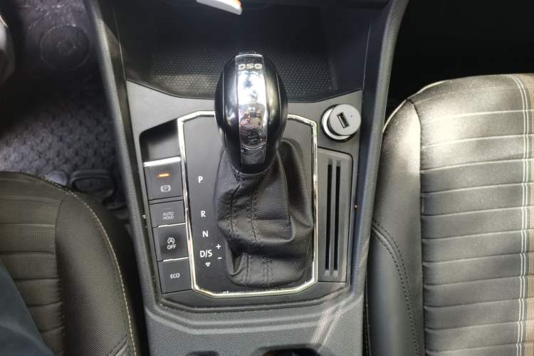 Used Volkswagen Lavida 2018 Hatchback 200TSI DSG Comfort Edition China V Standard Gear Lever