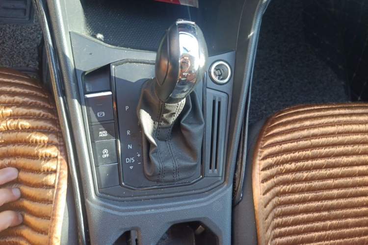 Used Volkswagen Lavida 2018 1.5L Automatic Fashion Edition China V Standard Gear Lever