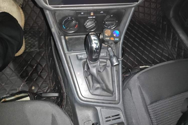 Used Volkswagen Lavida 2018 Classic 1.5L Automatic Fashion Edition China VI Standard Gear Lever