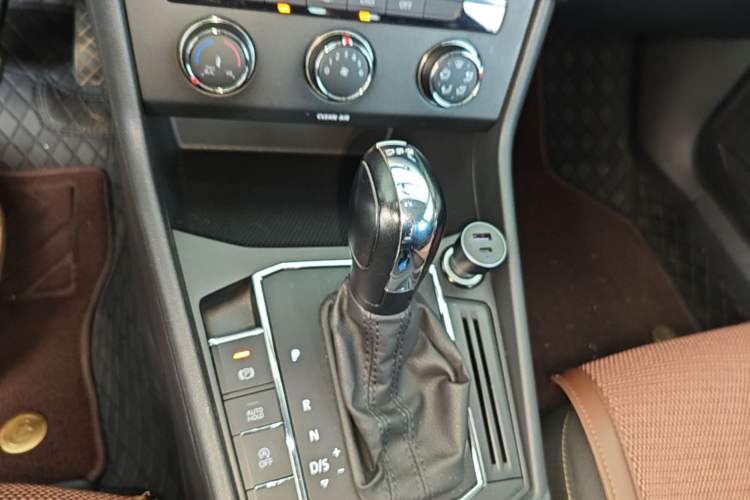 Used Volkswagen Lavida 2018 Hatchback 280TSI DSG Comfort Edition China V Standard Gear Lever