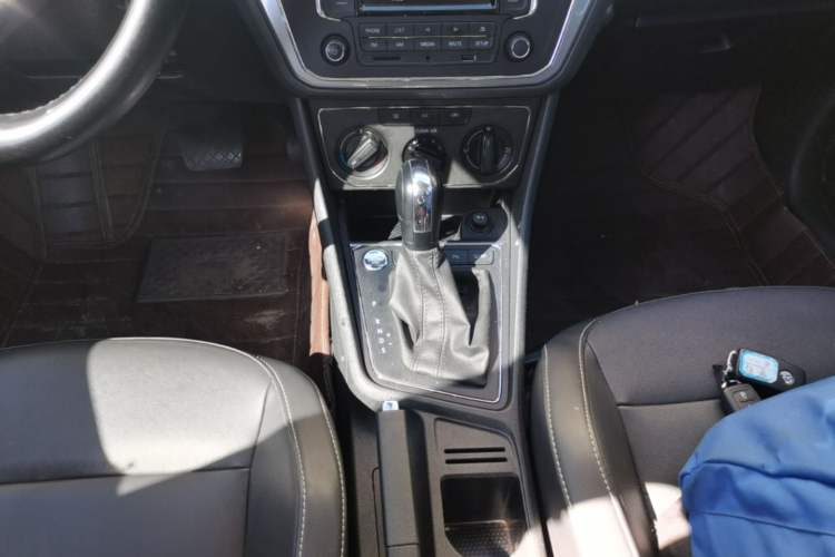 Used Volkswagen Lavida 2018 Classic 1.5L Automatic Comfort Edition China VI Standard Gear Lever
