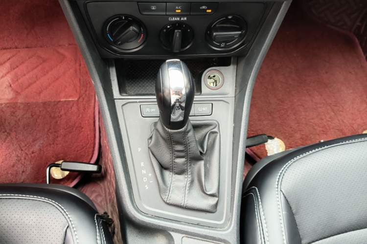 Used Volkswagen Lavida 2018 Classic 1.5L Automatic Fashion Edition China VI Standard Gear Lever