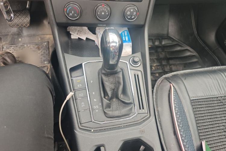Used Volkswagen Lavida 2018 1.5L Automatic Comfort Edition China V Standard Gear Lever