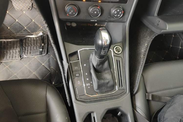 Used Volkswagen Lavida 2018 1.5L Automatic Comfort Edition China V Standard Gear Lever