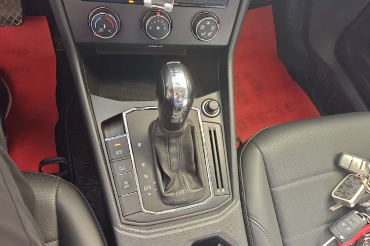 Used Volkswagen Lavida 2018 1.5L Automatic Comfort Edition China V Standard Gear Lever