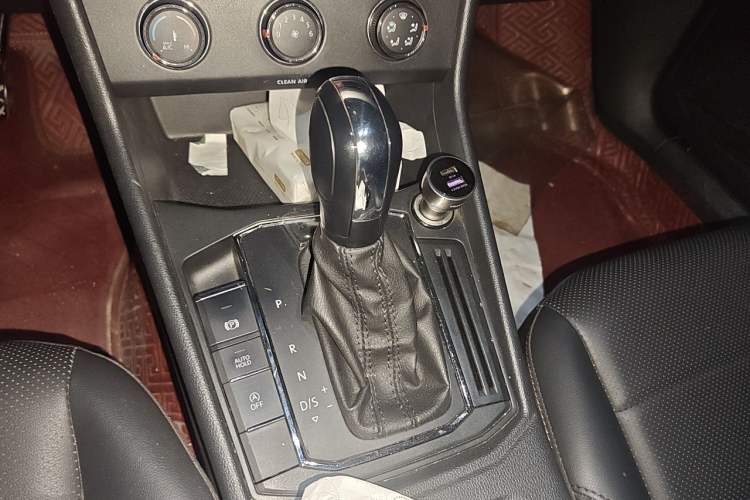 Used Volkswagen Lavida 2018 1.5L Automatic Comfort Edition China V Standard Gear Lever