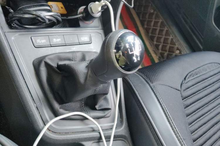 Used Volkswagen Lavida 2018 Classic 1.5L Manual Fashion Edition China VI Standard Gear Lever