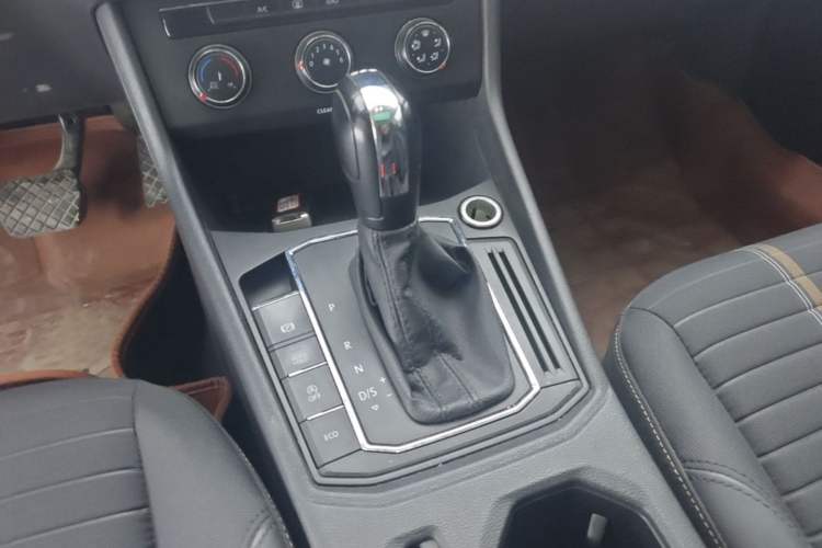 Used Volkswagen Lavida 2018 Hatchback 200TSI DSG Comfort Edition China V Standard Gear Lever