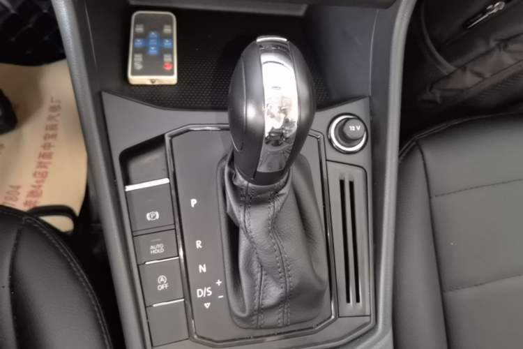Used Volkswagen Lavida 2018 1.5L Automatic Fashion Edition China V Standard Gear Lever