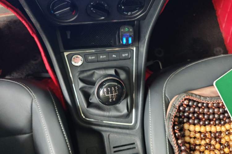 Used Volkswagen Lavida 2018 Classic 1.5L Manual Comfort Edition China VI Standard Gear Lever