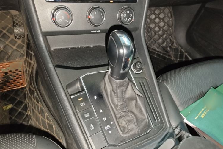 Used Volkswagen Lavida 2018 1.5L Automatic Comfort Edition China V Standard Gear Lever
