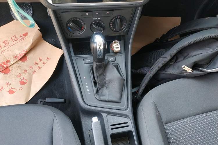Used Volkswagen Lavida 2018 Classic 1.5L Automatic Fashion Edition China VI Standard Gear Lever