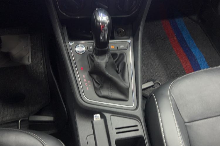 Used Volkswagen Lavida 2018 Classic 1.5L Automatic Comfort Edition China VI Standard Gear Lever