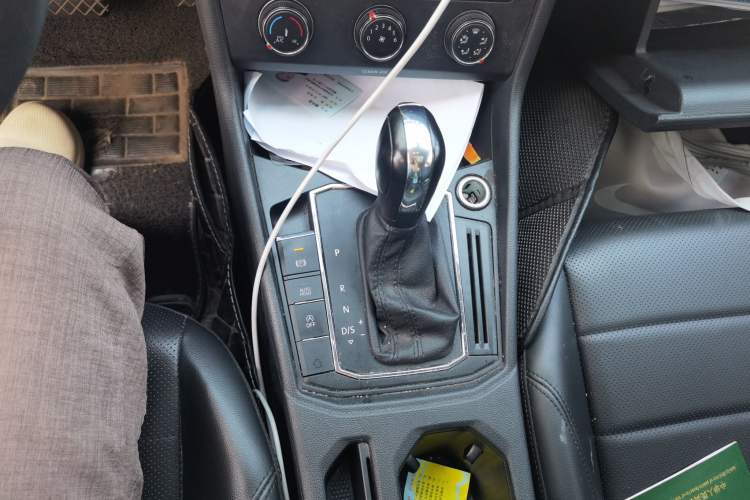 Used Volkswagen Lavida 2018 1.5L Automatic Comfort Edition China V Standard Gear Lever
