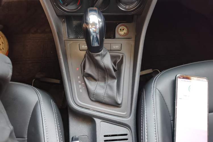 Used Volkswagen Lavida 2018 Classic 1.5L Automatic Fashion Edition China VI Standard Gear Lever